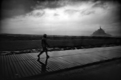 Auf dem Weg nach Mont St Michel, 2022 von Jon Nicholson