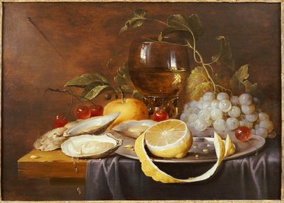Ein Römer, eine geschälte halbe Zitrone auf einem Zinnteller, Austern, Kirschen und eine Orange auf einem drapierten Tisch von Joris van Son
