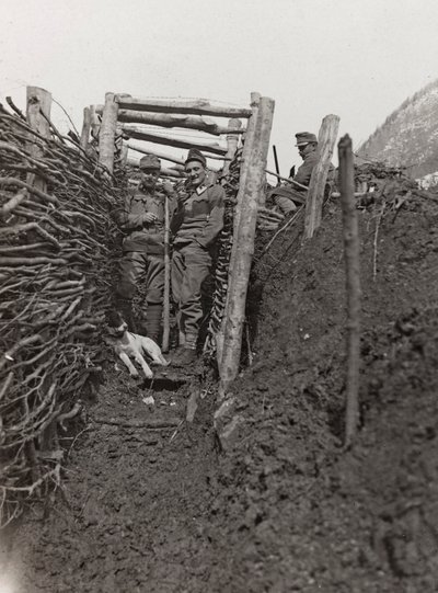 Album "Meine Weltkriegs-Erinnerungen Südwestfront (Kärnten, Italien, Südtirol) 31.03.1915-12.11.1918 - Josef Zohles Wien": Schützengraben (s/w Foto) von Josef Zohles