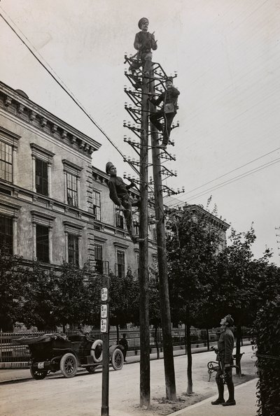 Album "Meine Weltkriegs-Erinnerungen Südwestfront (Kärnten, Italien, Südtirol) 31.03.1915-12.11.1918 - Josef Zohles Wien": Russische Gefangene bei der Arbeit (s/w Foto) von Josef Zohles