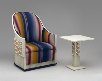 Gondelstuhl, Wiener Werkstätte, ca.1923 (Farbe und Silberblatt über Holz mit Perlmutt, Reproduktionspolsterung) von Joseph Urban