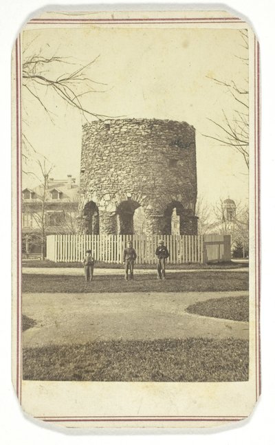 Ohne Titel (Steinturm mit Jungen) von Joshua Appleby Williams