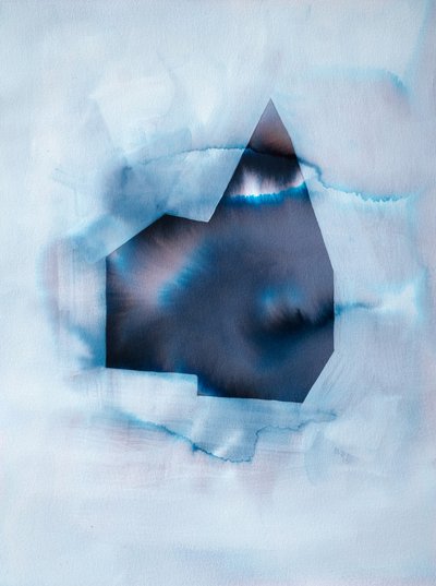 Abstrakter Indigo Berg von Joshua Hoskins
