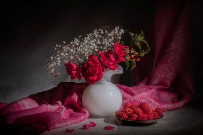Rote Rosen und Himbeeren von Joyce Guojun Ma