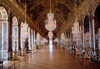 Architektur: Blick auf die Galerie des Glaces in Versailles, restauriert von Architekt Jules Hardouin-Mansart und gebaut von 1678 bis 1684 von Jules Hardouin Mansart