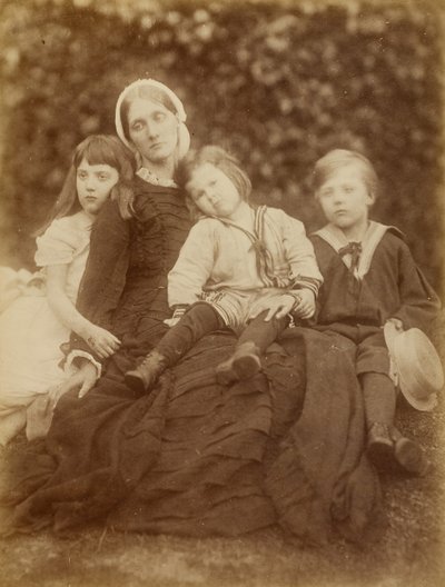 Mrs. Herbert Duckworth mit Florence Fisher, George Duckworth und Herbert Fisher von Julia Margaret Cameron