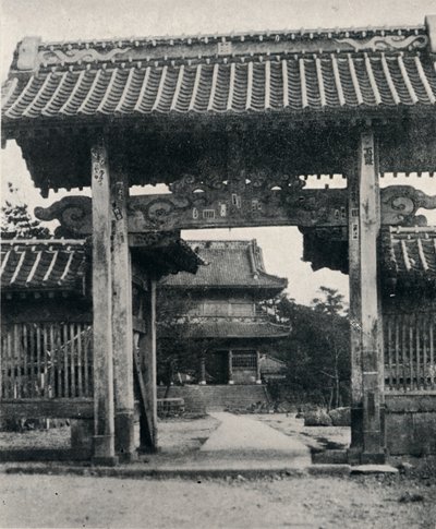 Tore des Tanjo-ji-Tempels, dem Nichiren gewidmet, um 1900, 1921 von Julian Leonard Street