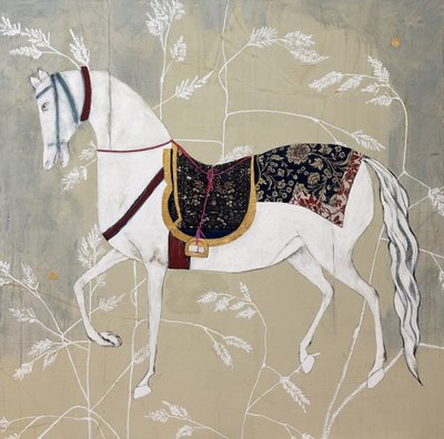 Verziertes weißes Pferd von Karenina Fabrizzi