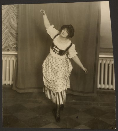 Mlle Vera Gartang im Ballett "Music Box" von Karl Karlovitz Bulla