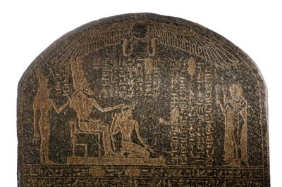Aspelta-Krönungsstele, Gott Amun mit Widderkopf und Mut, Napatanische Periode, Herrschaft von, 2007 von Kenneth Garrett