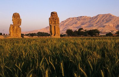 Kolosse von Memnon; Amenhotep III von Kenneth Garrett