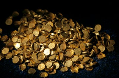 Goldartefakte aus dem Fund von Tillya Tepe, sechs Gräber von baktrischen Nomaden; Entdeckt 2004 (Foto) von Kenneth Garrett
