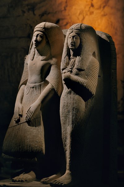 Kalkstein-Doppelstatue eines Priesters namens Amenemipet und seiner Frau, Neues Reich, 2002 (Foto) von Kenneth Garrett