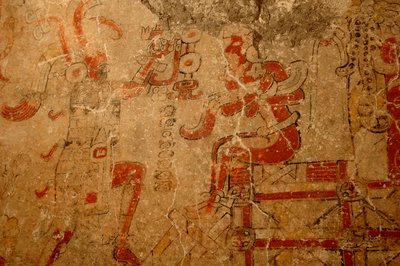 Priester krönt den König auf dem Thron der Thronbesteigung, Frühpräklassische Wandmalerei, Maya; Maya, 2002 (Foto) von Kenneth Garrett