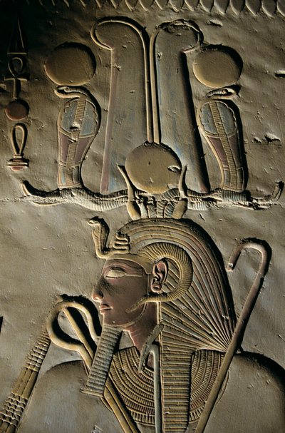 Relief aus dem Tempel von Seti I in Abydos, Ägypten, Abydos; Schnitzerei; Figur; Seti; Gott; Krone von Kenneth Garrett