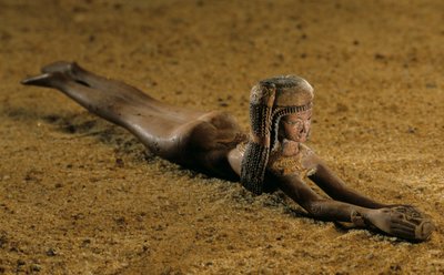 Salbenlöffel; Regierungszeit von Amenhotep III.; Holz; Gold, 2009 (Foto) von Kenneth Garrett