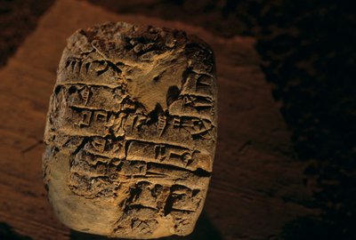 Urkesh, Hurritisches Reich, Syrien, 2400 v. Chr., Giorgio Buccellati, Keilschrifttafel, 2004 (Foto) von Kenneth Garrett