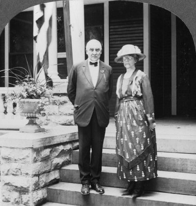 Präsident und Frau Harding in ihrem Haus, Marion, Illinois, USA, um 1921-1923 von Keystone View Company