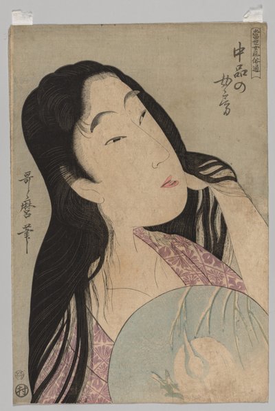 Büste einer Frau mit offenem Haar, die einen Fächer hält von Kitagawa Utamaro