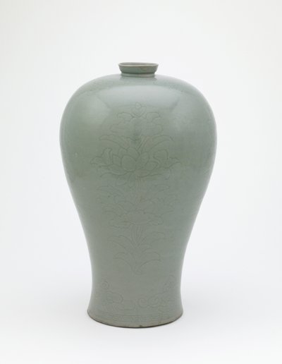 Flasche mit eingraviertem Design von vier Lotusblüten, Koryo-Periode, erste Hälfte des 12. Jahrhunderts von Korean School