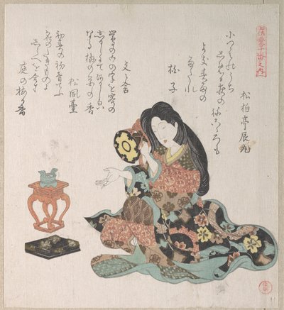 Dame, die eine Handtrommel (Tzusumi) neben dem Räuchergefäß schlägt von Kubo Shunman