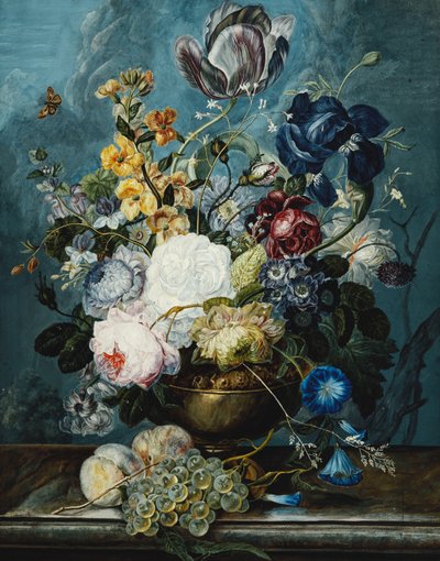 Rosen, eine Tulpe, eine Iris, Dahlien, Lamium, Vergissmeinnicht, Winde, Aurikel und Rittersporn in einer Vase mit Trauben und Pfirsichen auf einem Steinsims von Ladislaus Tumal