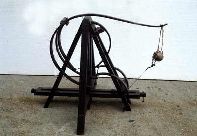 Eine Katapult. Modell nach der Zeichnung von Leonardo da Vinci. Museum für Wissenschaft und Technologie, Mailand von Leonardo da (after) Vinci