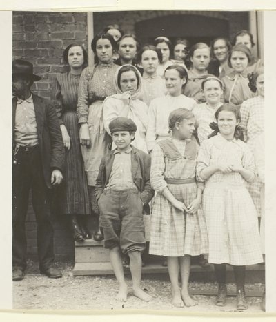 Alle sind Arbeiter in den Walker County Strumpffabriken, Lafayette, Georgia von Lewis Wickes Hine