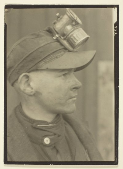 Breaker Boy in einer Kohlenmine in Pennsylvania von Lewis Wickes Hine