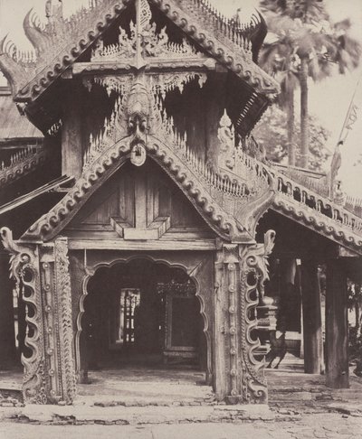 Pugahm Myo: Geschnitztes Tor im Hof der Shwe Zeegong Pagode, 20.-24. August oder 23. Oktober von Linnaeus Tripe