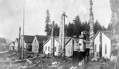 Indisches Dorf in Howkan, Alaska, 1896 von Lloyd Valentine and Pond, Edwin Percy Winter