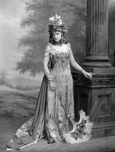 Mrs Algernon Bourke 1870-1967, geborene Guendoline Irene Emily Sloane-Stanley, 1897 von London . Photo studio Lafayette
