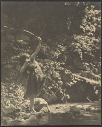Bogenschützin im Wald von Louis Fleckenstein