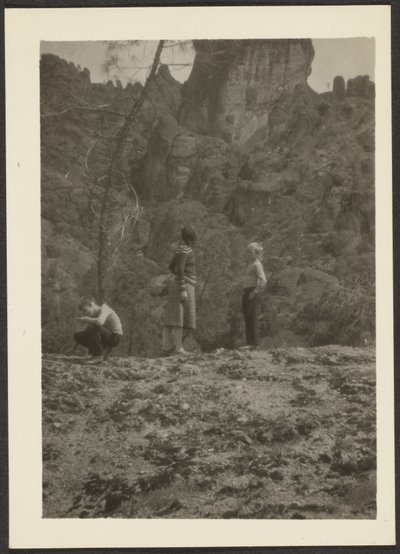Figuren in Berglandschaft von Louis Fleckenstein