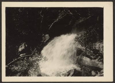 Landschaft mit Wasserfall von Louis Fleckenstein