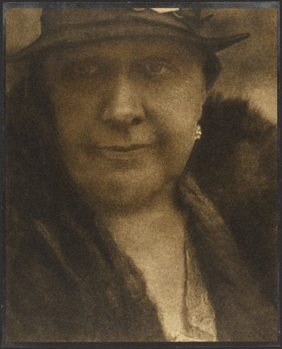 Porträt einer Frau mit Diamantohrring von Louis Fleckenstein