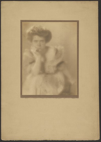 Porträt einer Frau mit Pompadour von Louis Fleckenstein