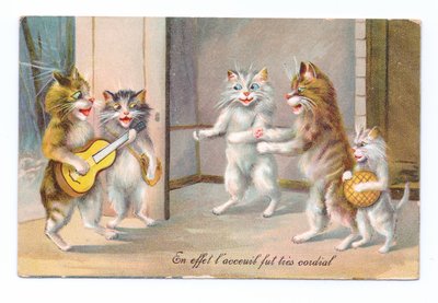 Edwardianische Postkarte von einer Katze, die Gitarre spielt, mit drei anderen Katzen und einem Kätzchen, ca. 1910 von Louis Wain