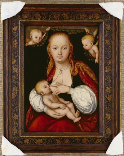 Die Jungfrau und das Kind, dreiviertel Länge, mit Putti, die einen Vorhang halten von Lucas Cranach