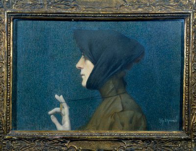 Porträt einer Frau mit Medaillon. Frau im Profil, die ihr Anhänger vor sich hält von Lucien Levy Dhurmer