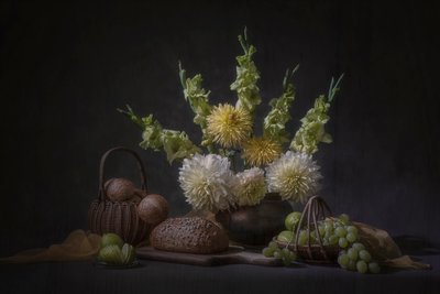 Dunkle Blumen-Ernte von Lydia Jacobs