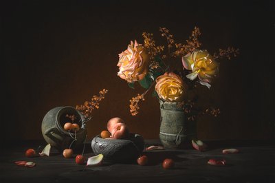 Stimmungsvolle Rosen und Früchte von Lydia Jacobs