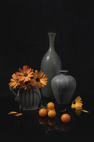 Orange Blumen Stillleben von Lydia Jacobs