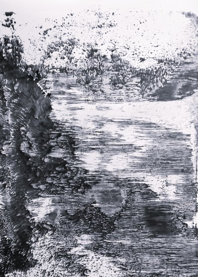 Monochrome Flussreflexion von Maira Ribena