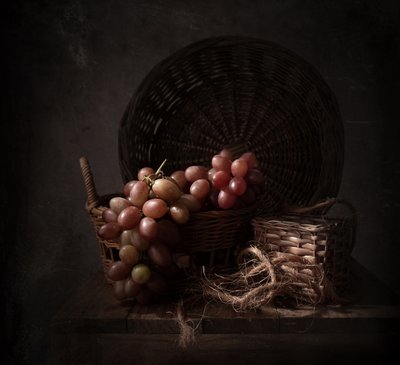 Dunkle Ernte Trauben von Margareth Perfoncio