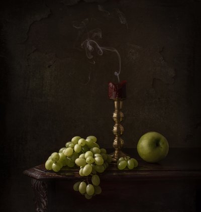 Stimmungsvolle Trauben und Kerze von Margareth Perfoncio