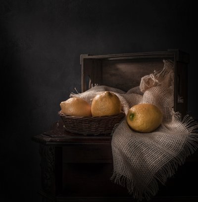 Rustikales Zitronen-Stillleben von Margareth Perfoncio