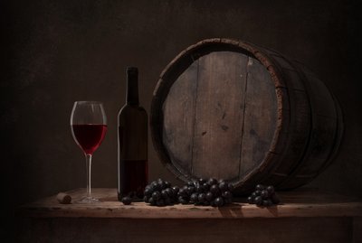 Rustikales Wein-Stillleben von Margareth Perfoncio