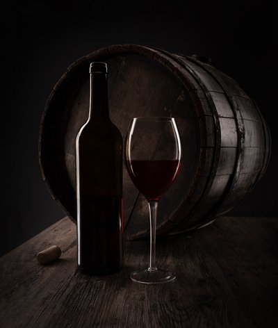 Rustikaler Wein und Fass von Margareth Perfoncio