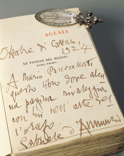 Silbernes Lesezeichen mit verziertem Griff, handgraviert mit natürlichen Motiven und autografischer Signatur von Gabriele D